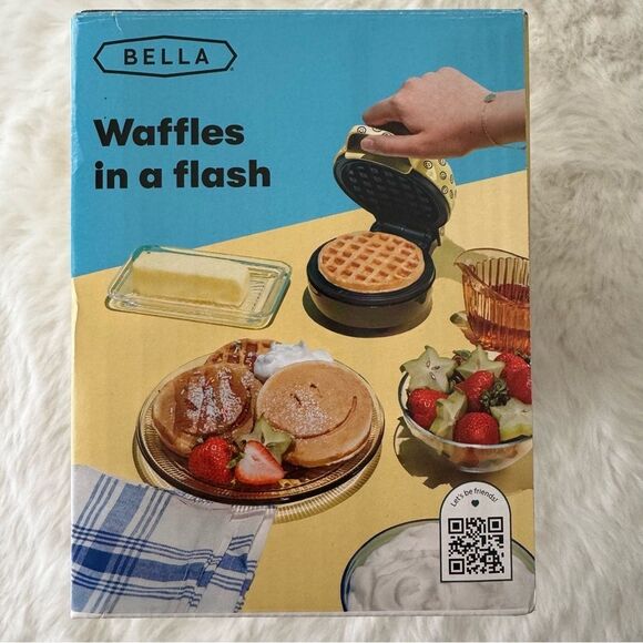 BELLA Printed Mini Waffle Maker - Yellow Smiley - Picture 6 of 8